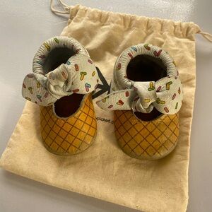 Baby girl freshly picked bow Mocs sz3